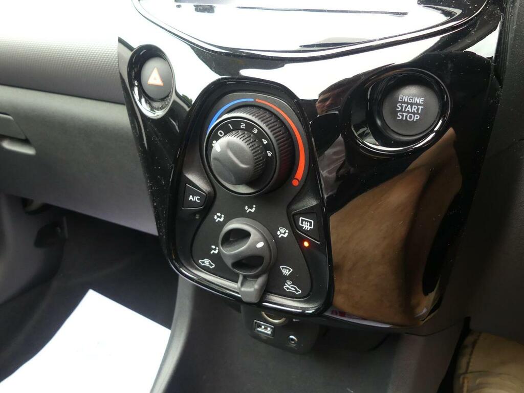 Peugeot 108 1.0 Collection Hatchback Euro 6 Black #22