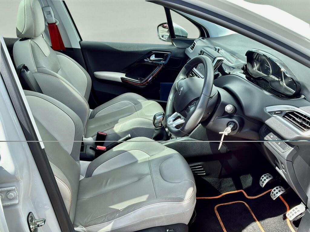 Peugeot 208 Hatchback 1.2 Vti Roland Garros Euro 5 20141 White #6