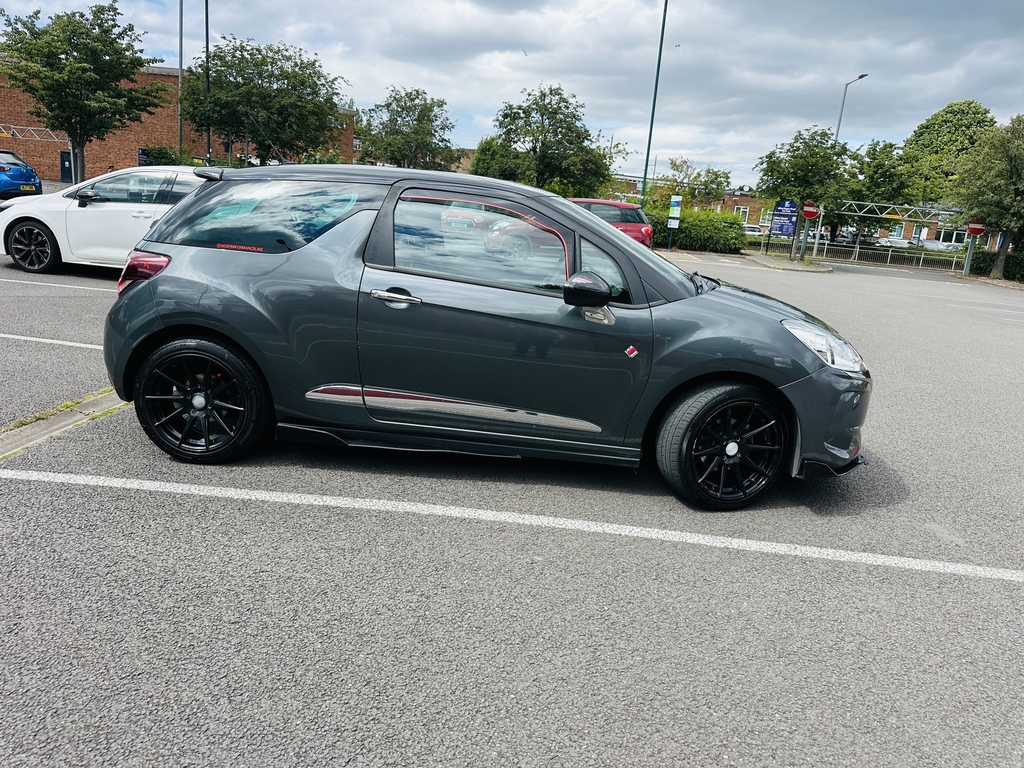DS DS 3 1.2 Puretech Performance Line Hatchback SX17FEV Grey #2
