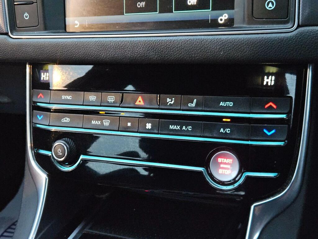 Jaguar XF 2.2D R-sport Black #21