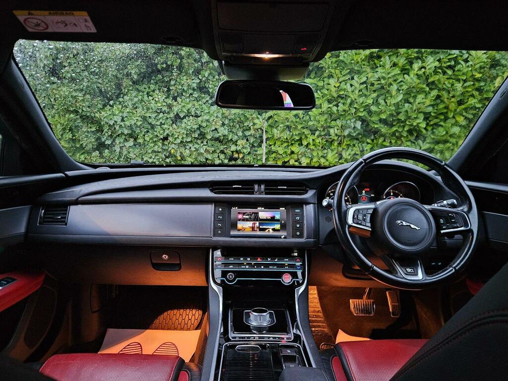 Jaguar XF 2.2D R-sport Black #9