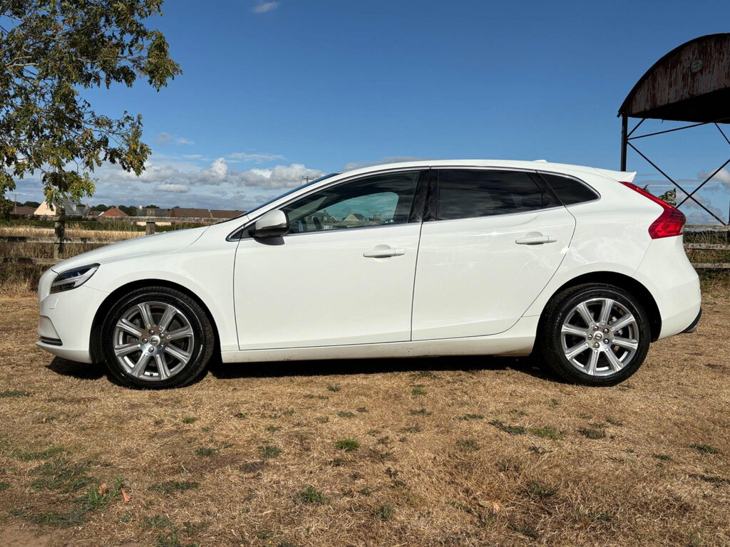 Volvo V40 1.5 T3 Inscription Euro 6 Ss White #5