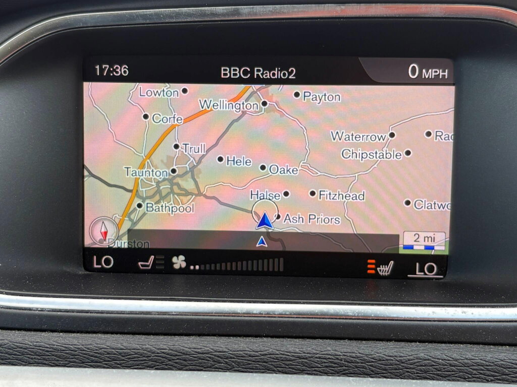 Volvo V40 T2 122 Momentum Nav Plus Geartronic Silver #11