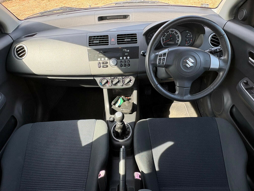 Suzuki Swift 1.5 Glx Black #2