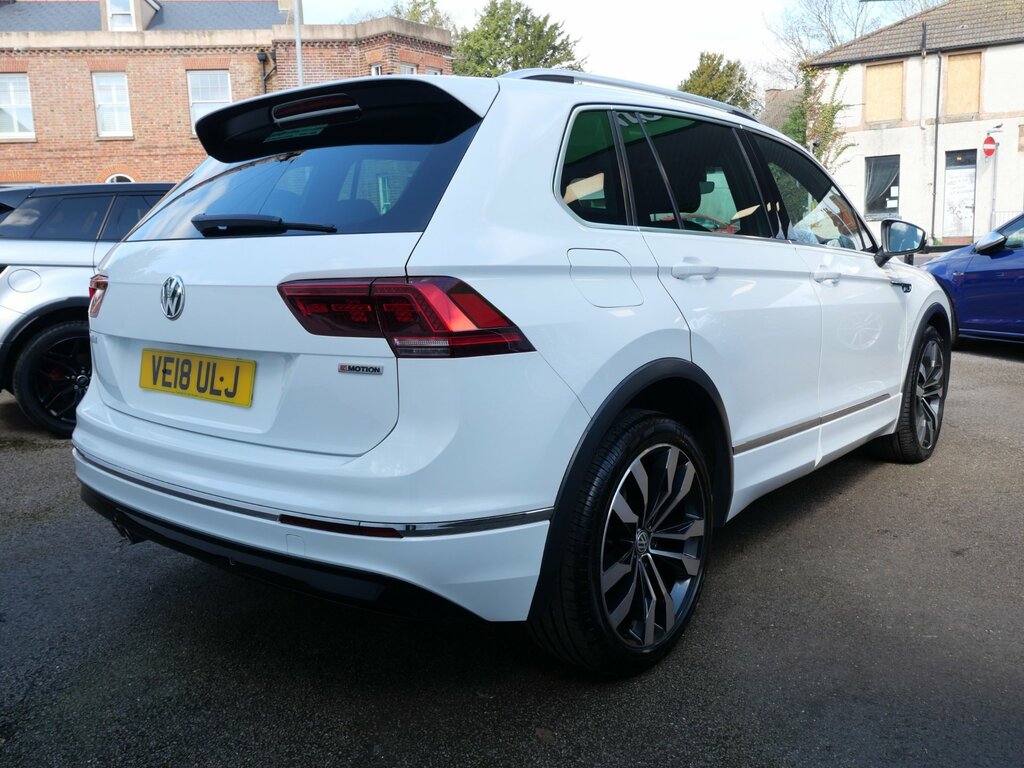 Volkswagen Tiguan 2.0 Tdi R-line Dsg 4Motion Euro 6 Ss VE18ULJ White #4