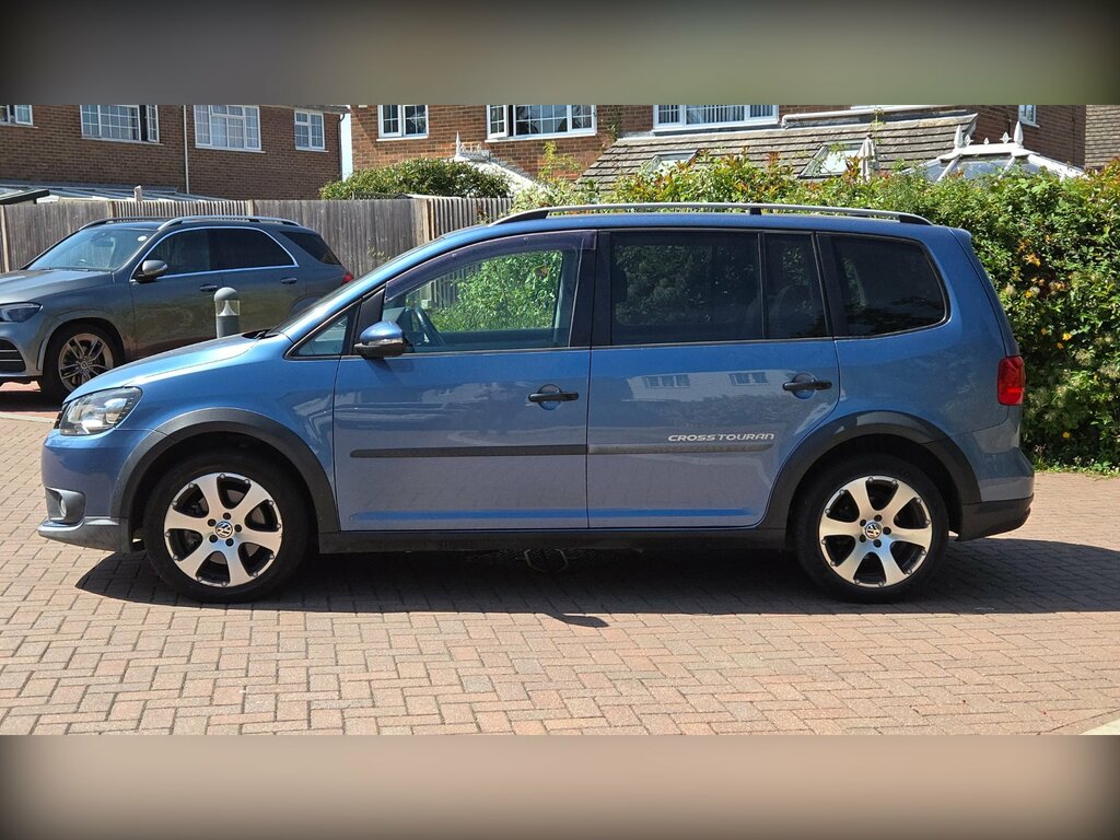 Volkswagen Touran Cross 1.4 Tsi Dsg 7 Seats Blue #3