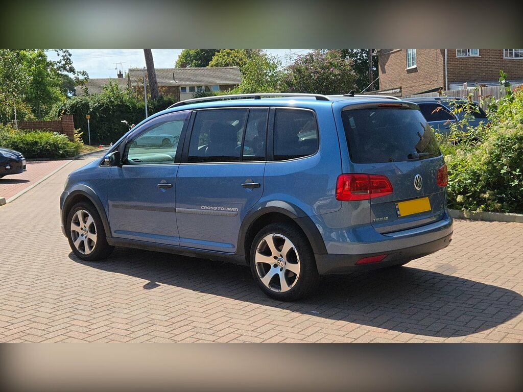 Volkswagen Touran Cross 1.4 Tsi Dsg 7 Seats Blue #2