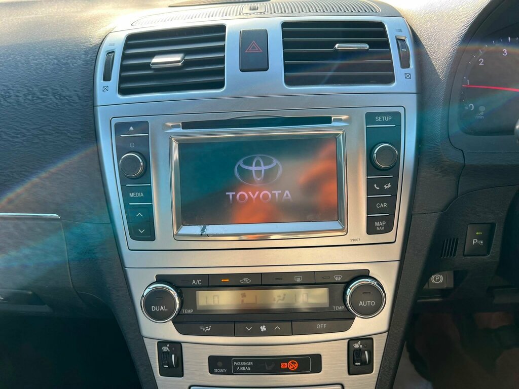 Toyota Avensis 1.8 V-matic T2 Multidrive S Euro 5 #11