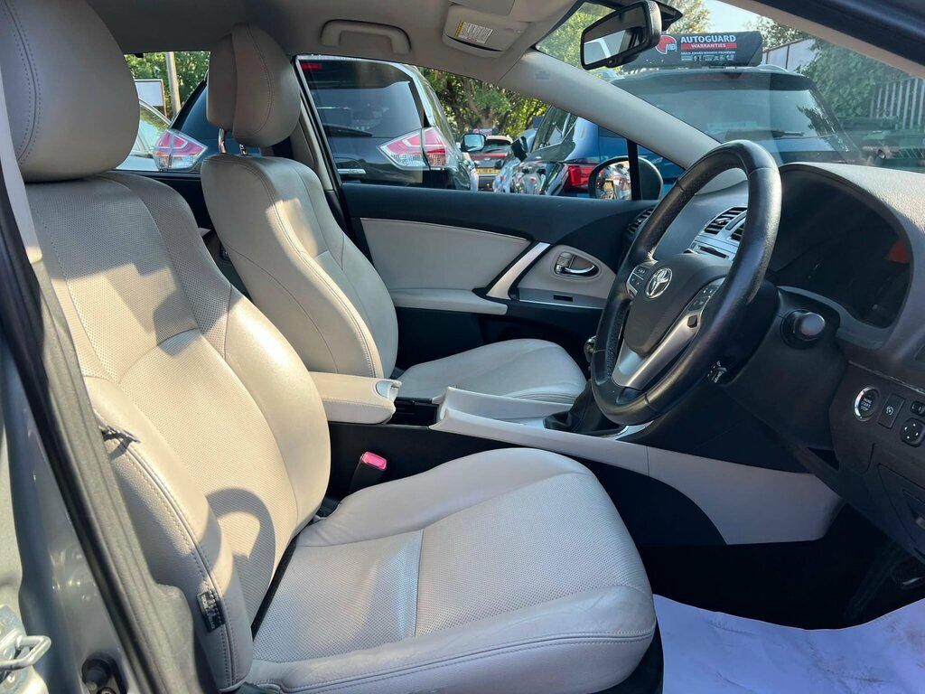 Toyota Avensis 1.8 V-matic T2 Multidrive S Euro 5 #7