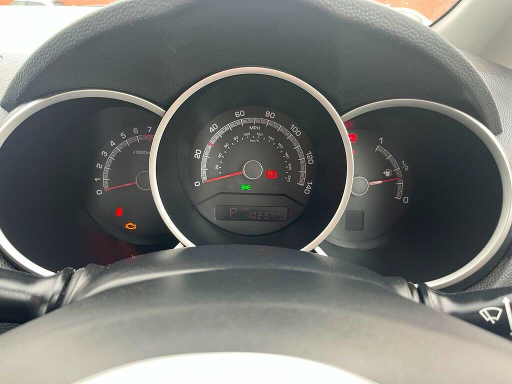 Kia Venga 1.6 2 Mpv Euro 5 123 Bhp White #13