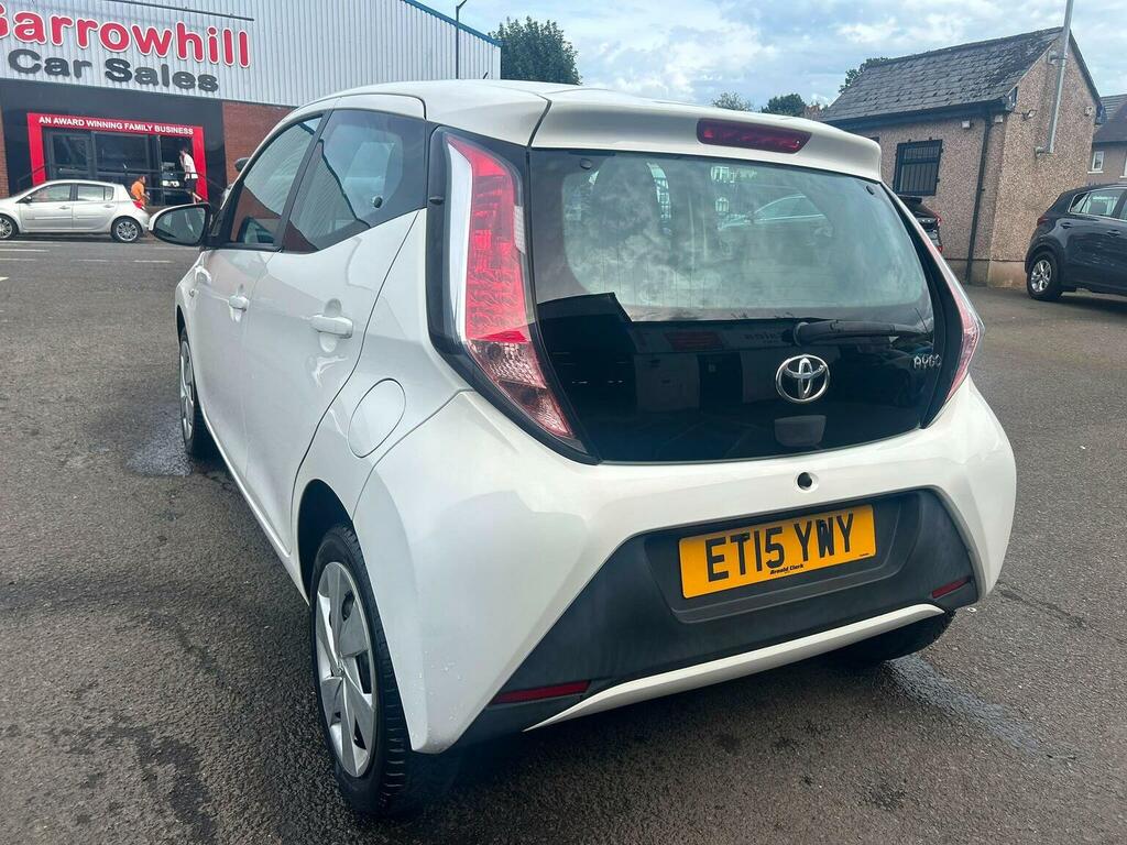 Toyota Aygo 1.0 Vvt-i X-play Euro 5 Euro 5 White #4