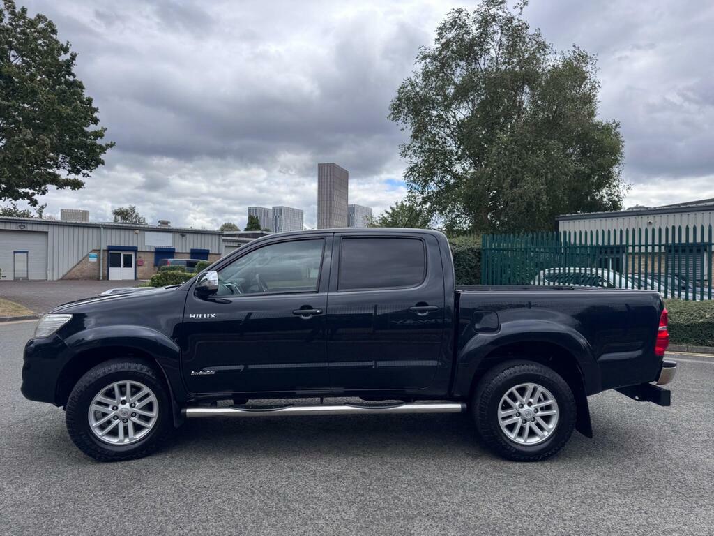 Toyota HILUX 3.0 D-4d Invincible 4Wd Black #4
