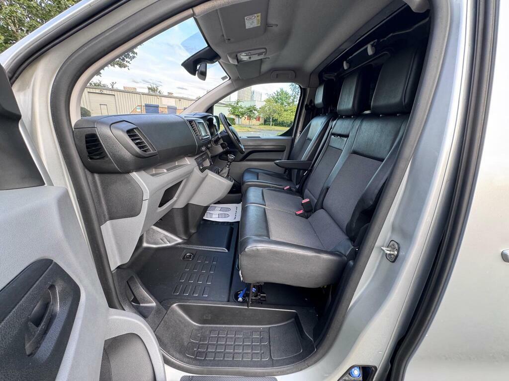 Toyota PROACE 1.6D 95 Comfort Van Silver #19