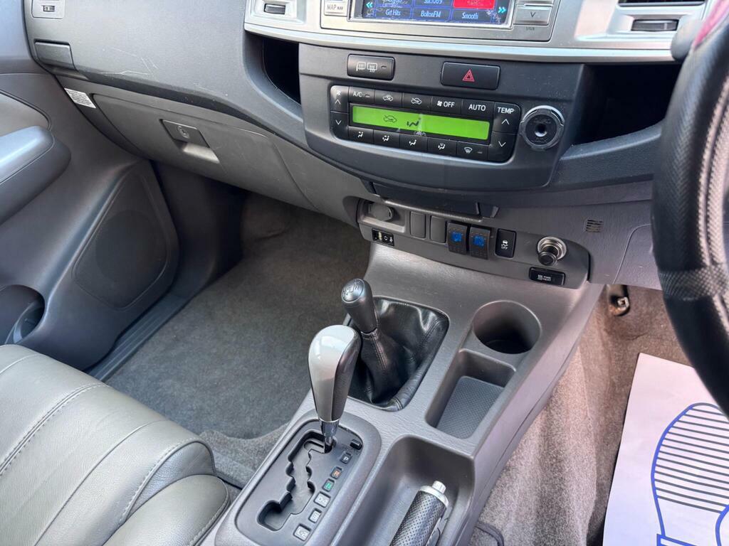 Toyota HILUX 3.0 D-4d Invincible 4Wd Grey #29
