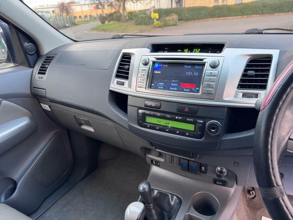 Toyota HILUX 3.0 D-4d Invincible 4Wd Grey #28