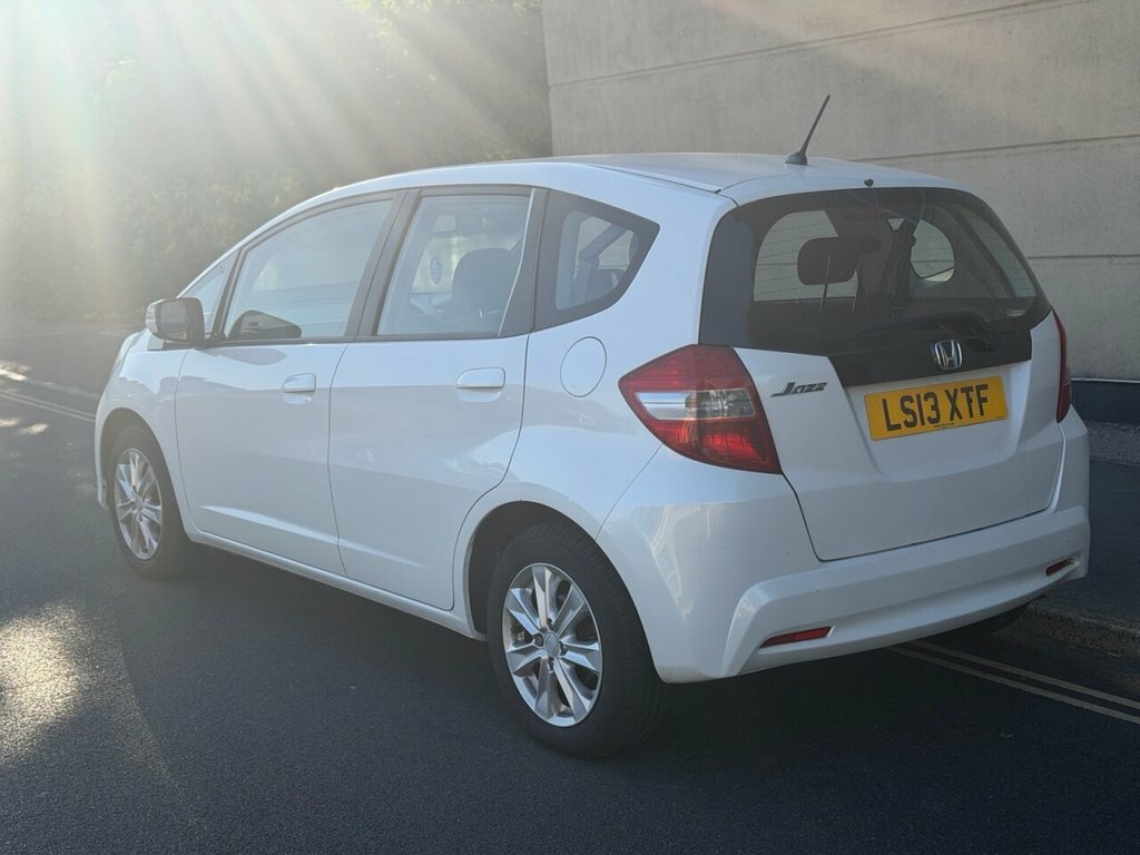 Honda Jazz 1.4L Es White #5