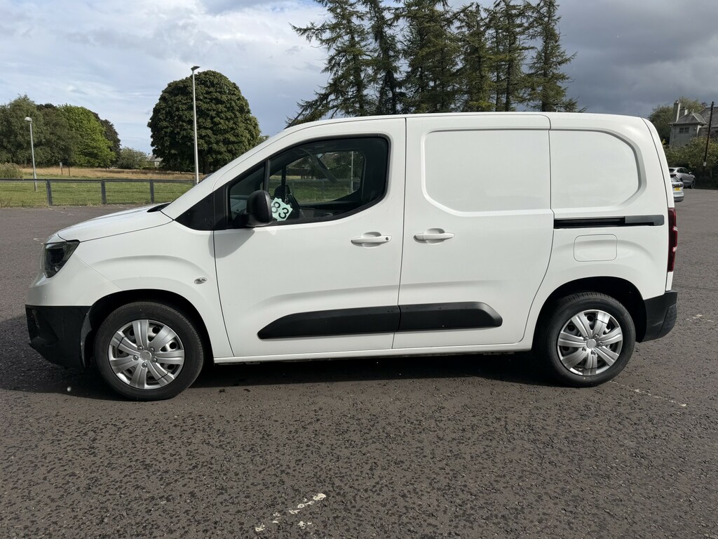 Vauxhall Combo Panel Van 1.5 Turbo D 2000 Edition 201969 DL69AAY White #4