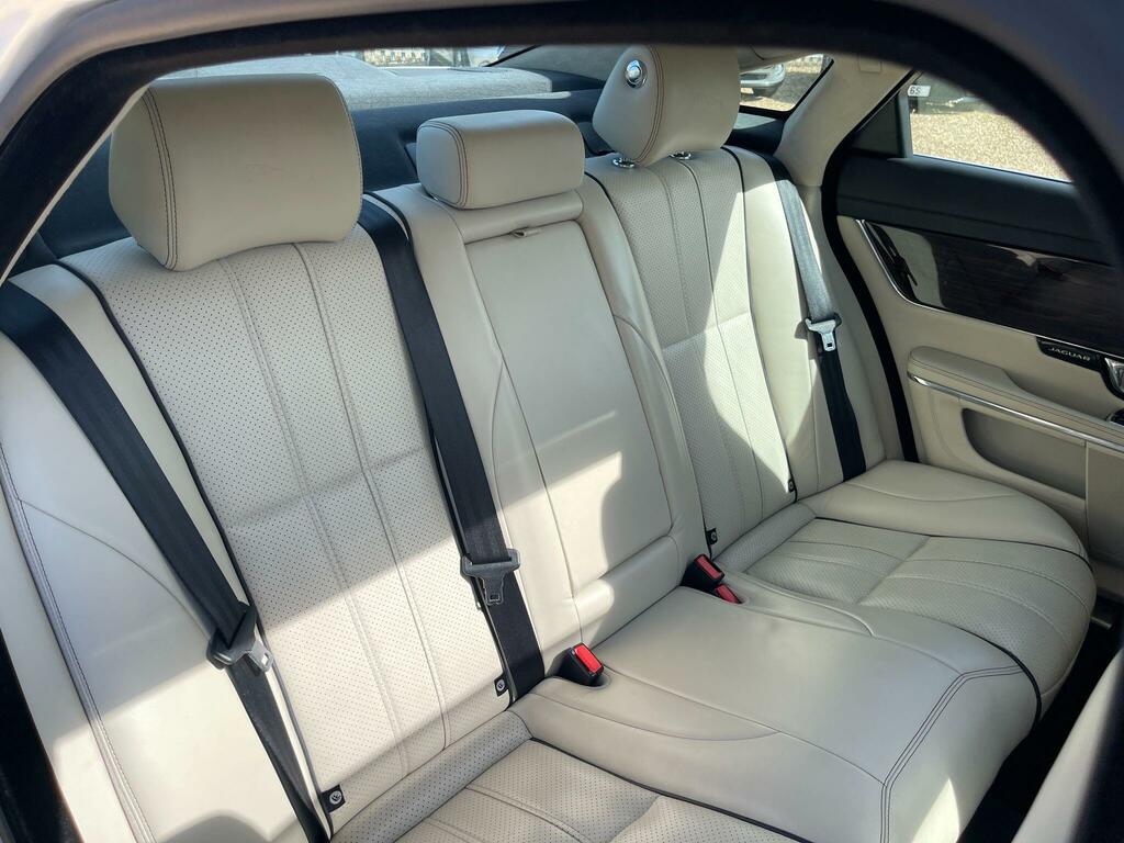 Jaguar XJ Saloon 3.0D V6 Portfolio Euro 5 Ss 20 Black #17
