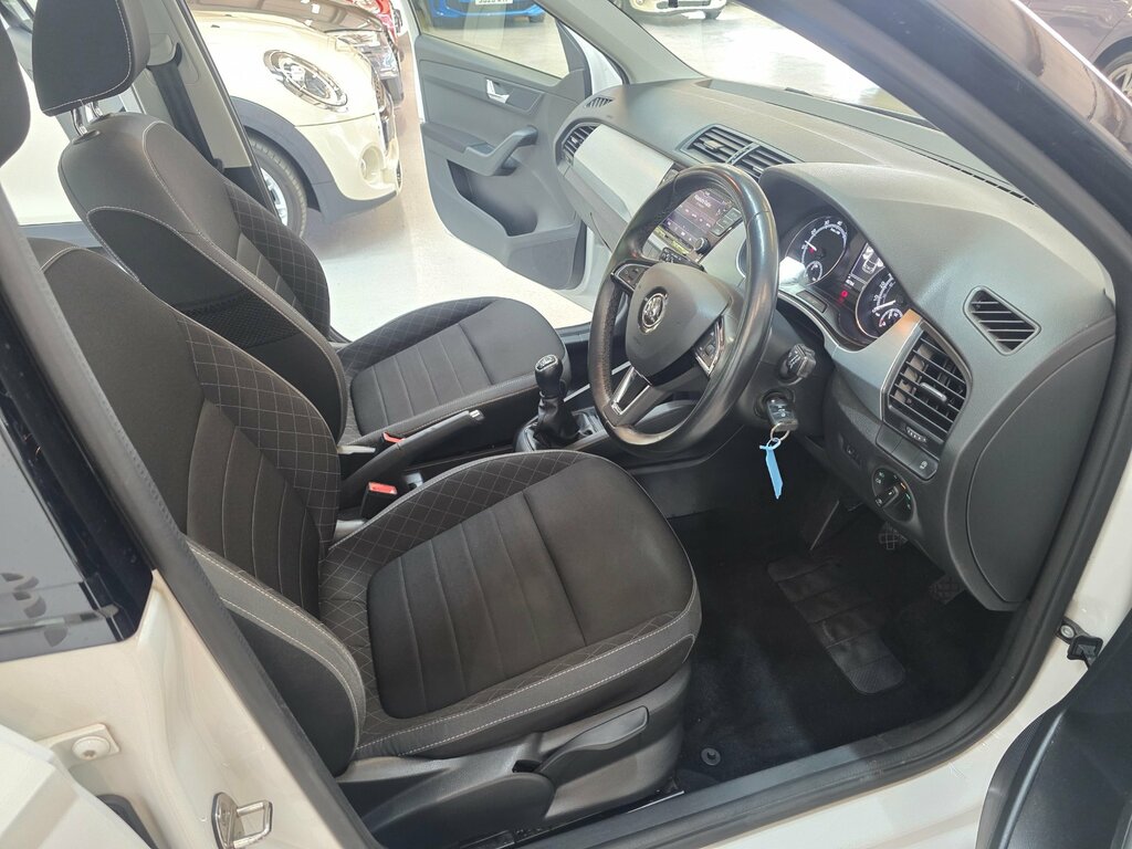 Skoda Fabia 1.0 Tsi Colour Edition Hatchback White #2