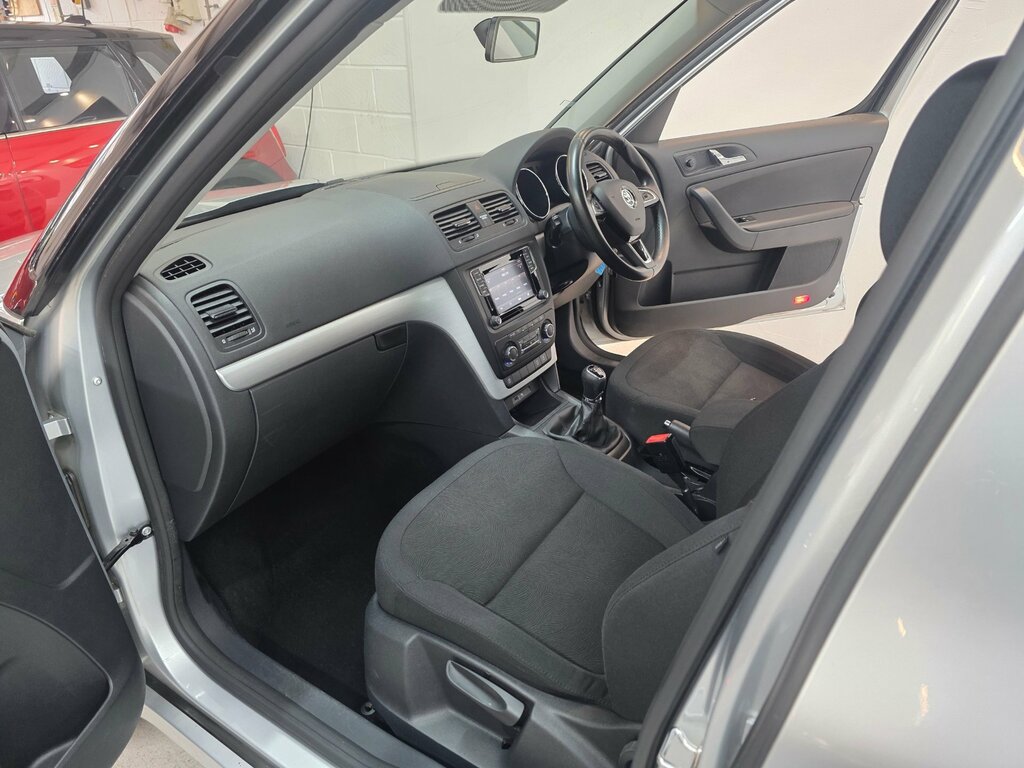 Skoda Yeti 1.2 Tsi Se Suv Euro 6 Ss 110 Silver #5