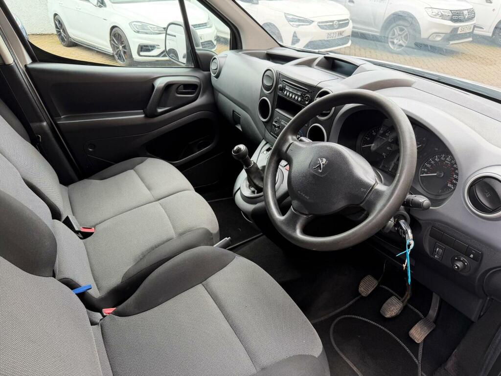 Peugeot Partner 850 1.6 Bluehdi 100 Professional Van Non S #18