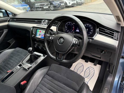 Volkswagen Passat 2.0 Tdi Scr 190 R-line Red #14
