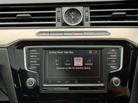 Volkswagen Passat 2.0 Tdi Scr 190 R-line Red #45