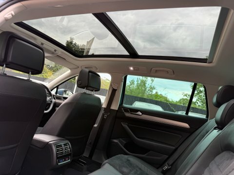 Volkswagen Passat 2.0 Tdi Scr 190 R-line Red #29