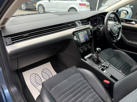 Volkswagen Passat 2.0 Tdi Scr 190 R-line Red #26