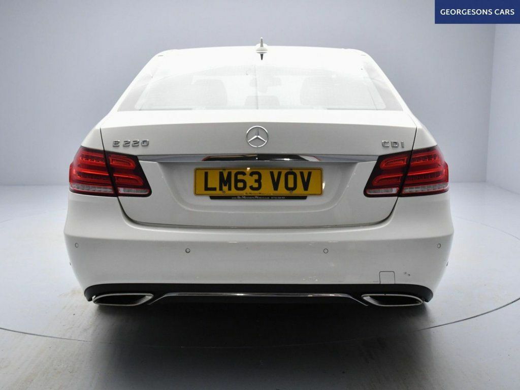 Mercedes-Benz E Class E220 Cdi Se Saloon White #3