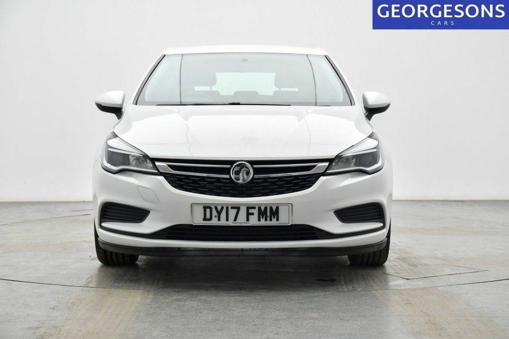 Vauxhall Astra Turbo Tech Line Hatchback White #4