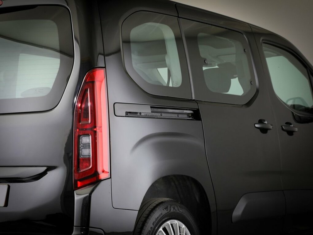 Vauxhall Combo-e Life Mpv Black #4