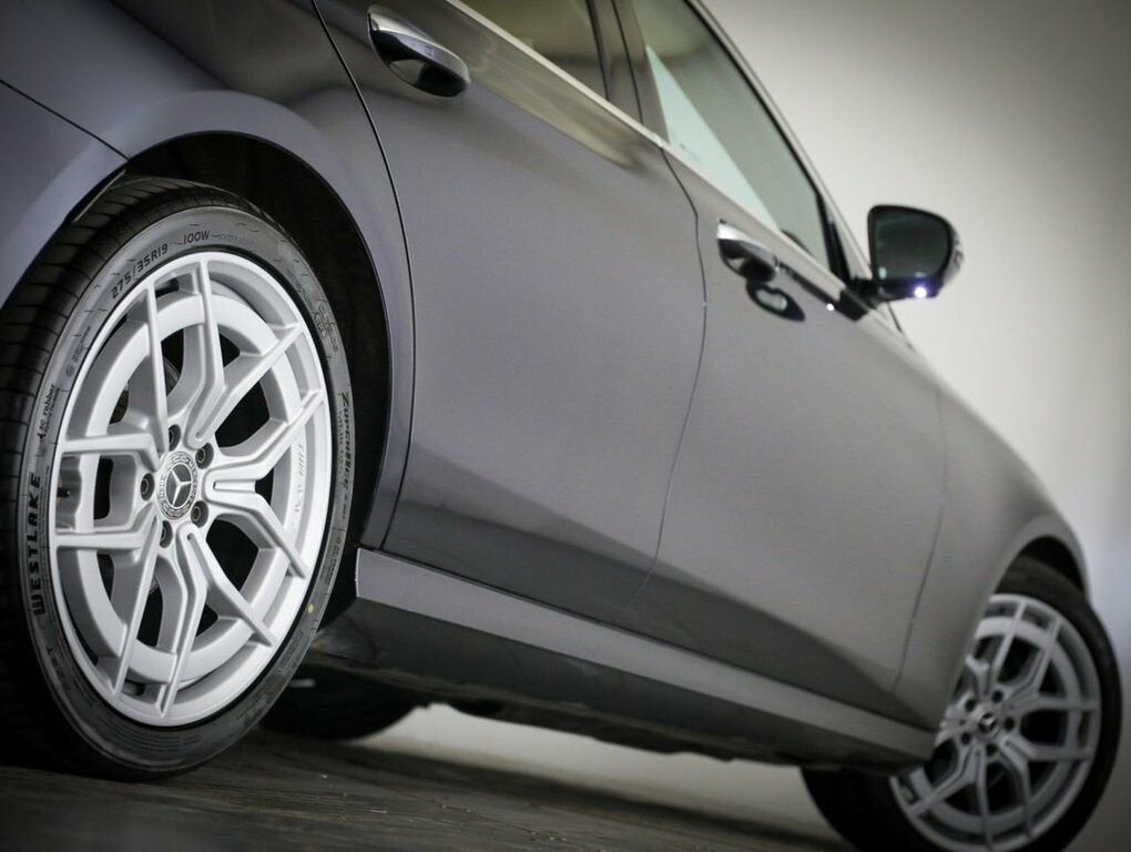 Mercedes-Benz E Class 2L Amg Line Blue #6