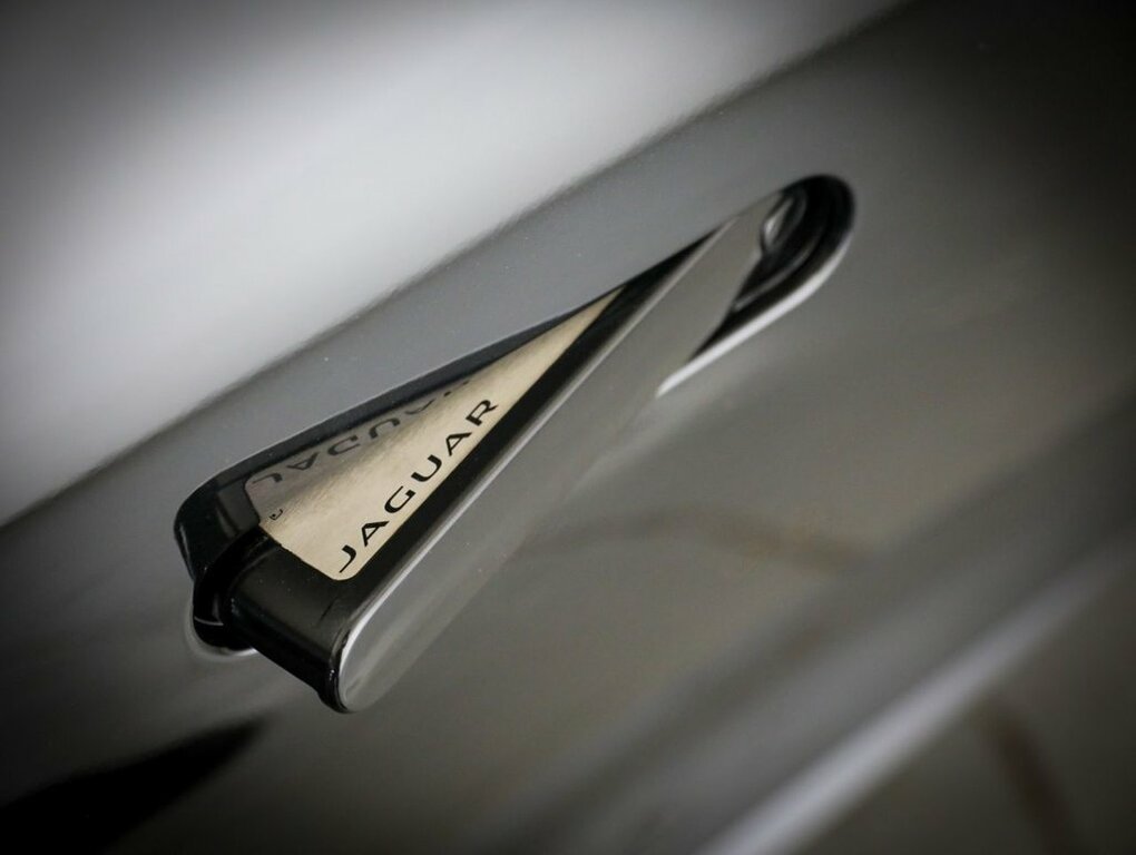 Jaguar F-Type 2.0 P300 R-dynamic Silver #50