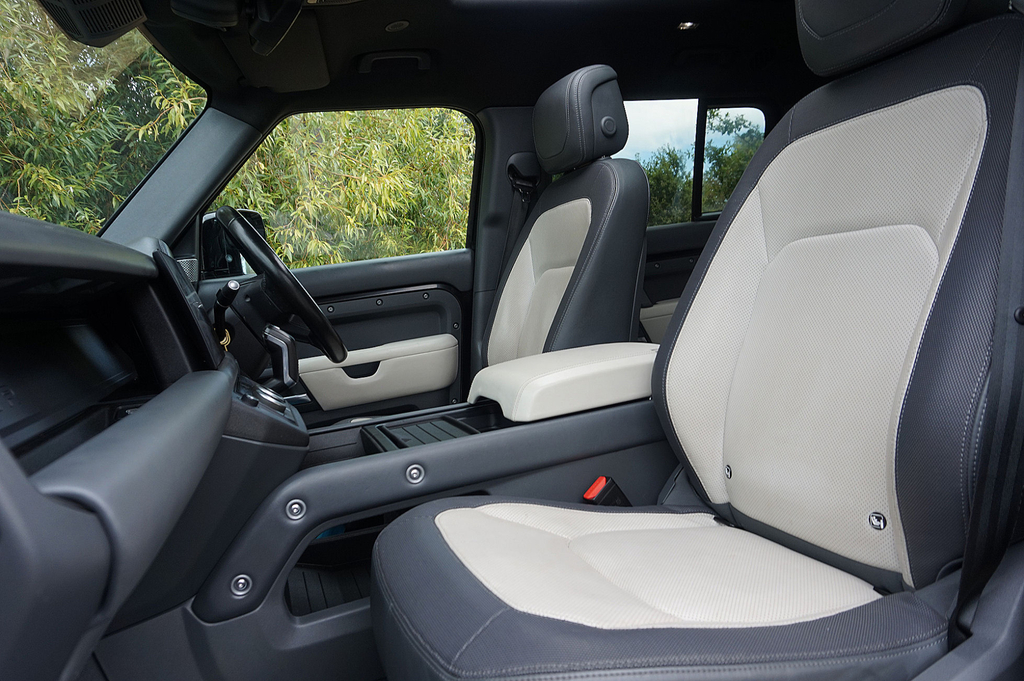 Land Rover Defender Estate Black #6