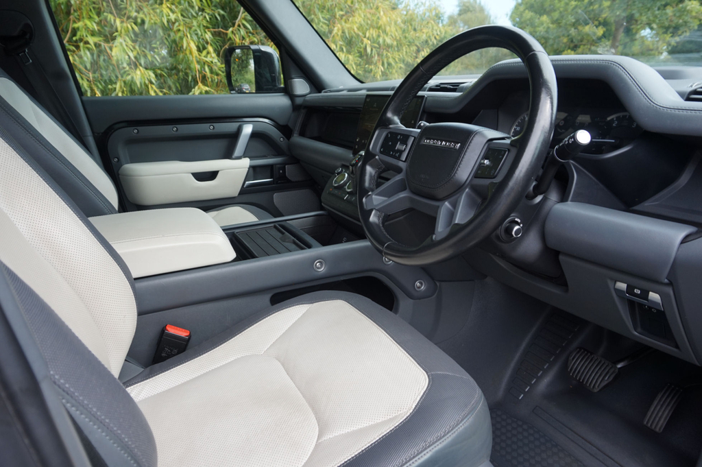 Land Rover Defender Estate Black #5