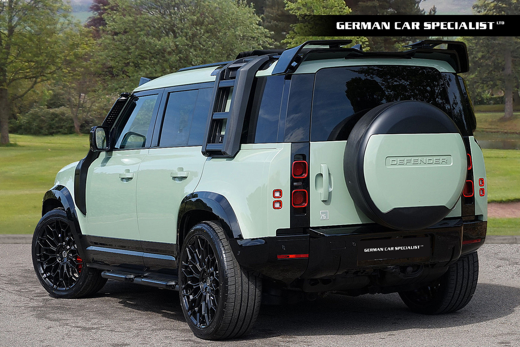 Land Rover Defender Estate Green #2