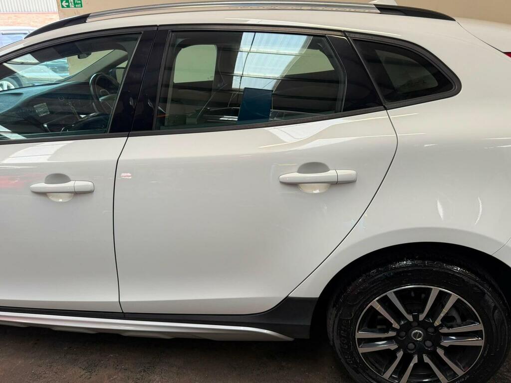Volvo V40 Cross Country Hatchback 2.0 D2 Euro 6 Ss 201666 White #5