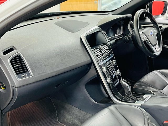 Volvo XC60 D5 R-design Lux Nav White #6