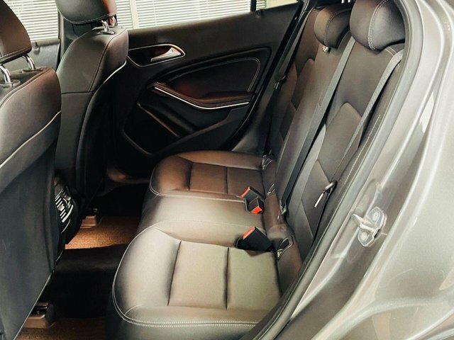 Mercedes-Benz GLA Class Gla200d Sport Premium Plus Grey #2