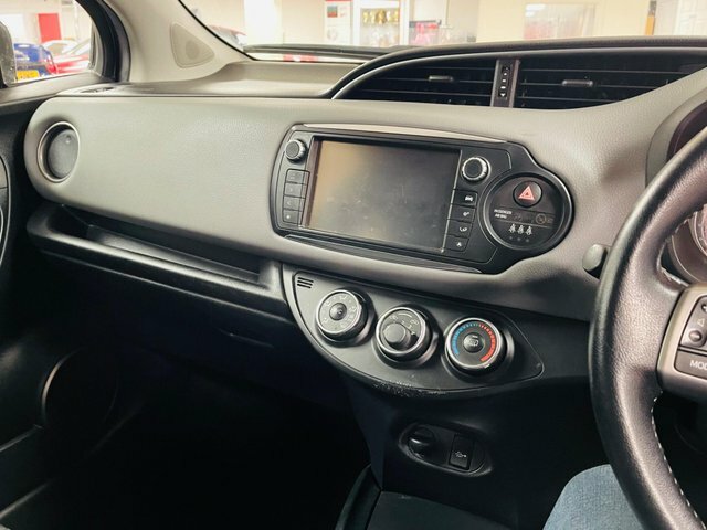 Toyota Yaris Silver #16