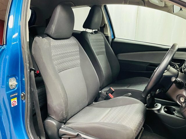Toyota Yaris Silver #11