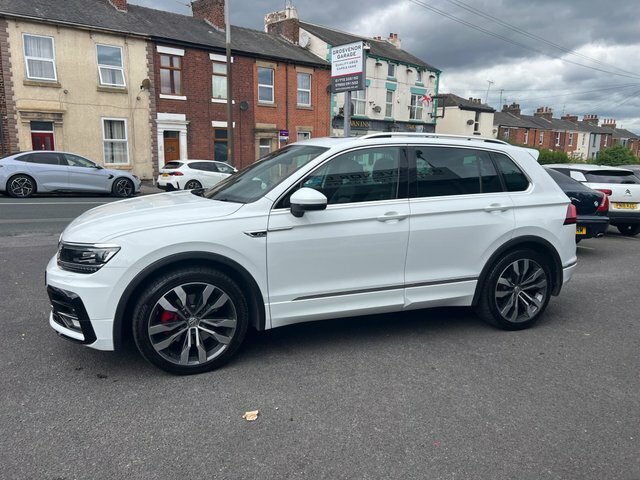 Volkswagen Tiguan 2017 2.0 Tdi Bluemotion Tech R-line Dsg 4Motion Eu White #4