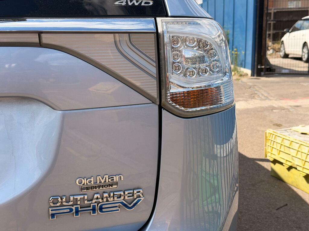Mitsubishi Outlander Outlander Gx 4 Di-d Red #41