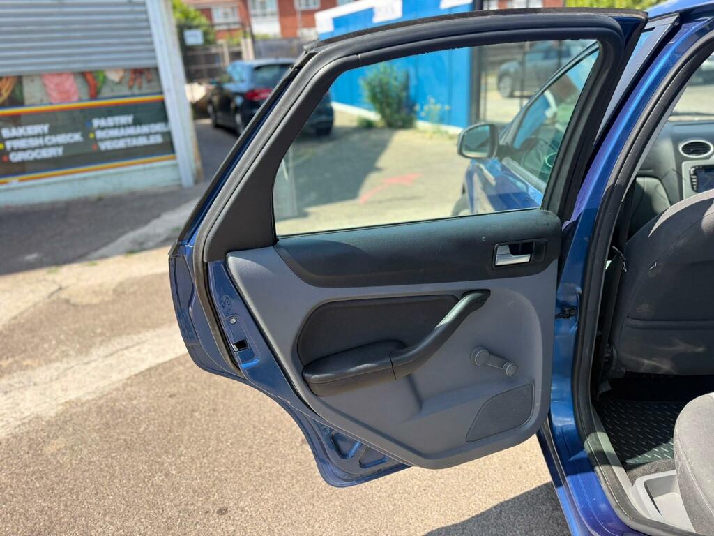 Ford Focus 1.6 Zetec Hatchback 161 Gkm, 9 Blue #25