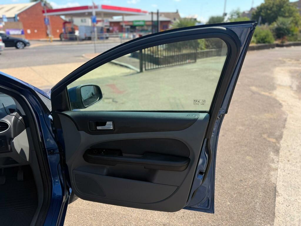 Ford Focus 1.6 Zetec Hatchback 161 Gkm, 9 Blue #22