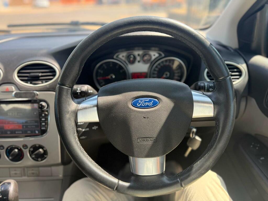 Ford Focus 1.6 Zetec Hatchback 161 Gkm, 9 Blue #32