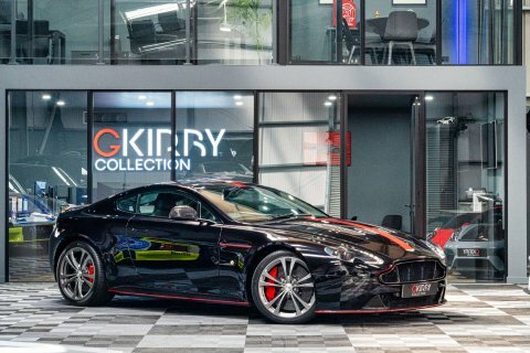 Aston Martin Vantage S V12 Black