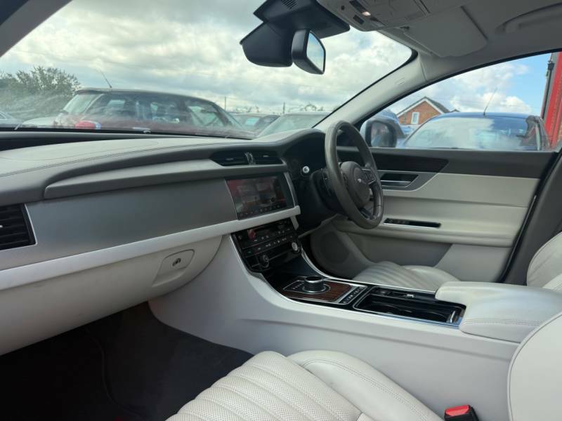 Jaguar XF 2.0D 180 Portfolio Awd Silver #3