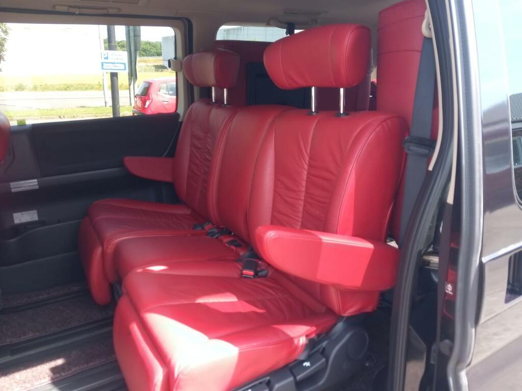 Nissan Elgrand 3.5 Red Leather Black